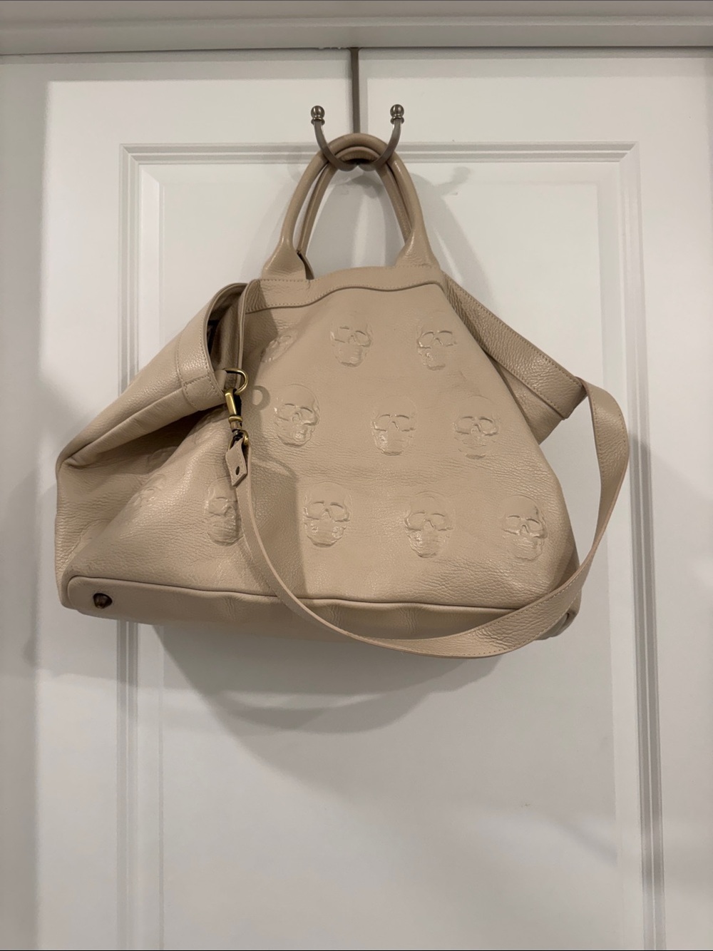 IOpelle Embossed Leather Tote Bag - Beige